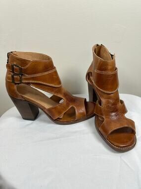 Redhawk Camel-Brown Leather Heels with Distressed Finish zipper back size 8.5